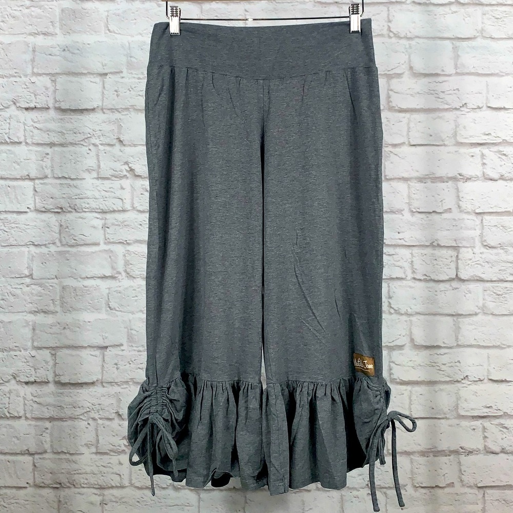 Matilda Jane Big Ruffle Capris Size XL Gray